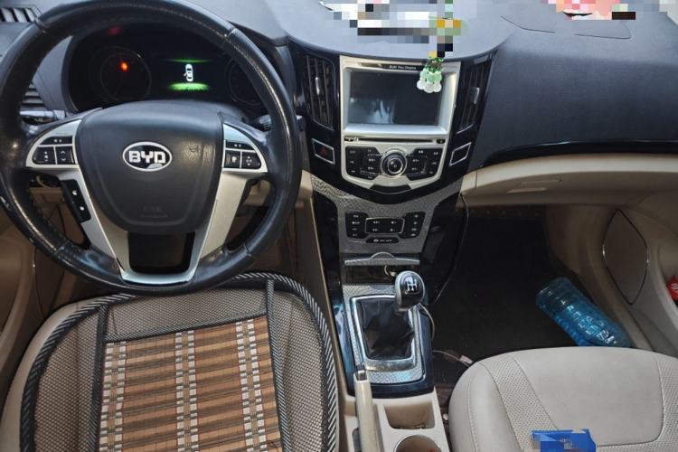 Used BYD Surui 2012 1.5L Manual Luxury Version Center Console