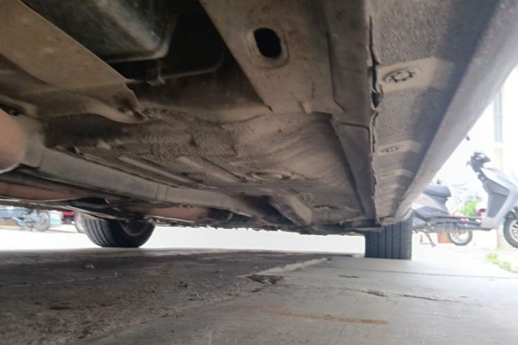 Used BYD Surui 2012 1.5TID Automatic Luxury Version Chassis Rear Right
