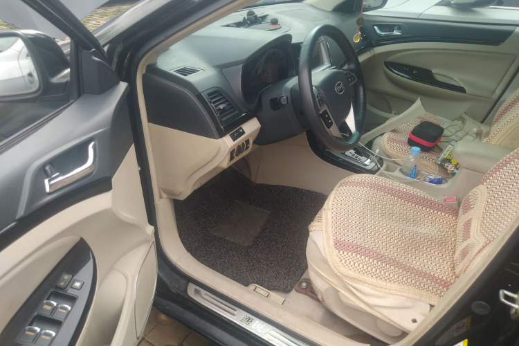 Used BYD Surui 2012 1.5TID Automatic Luxury Version Driver Seat