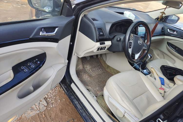 Used BYD Surui 2012 1.5L Manual Luxury Version Driver Seat