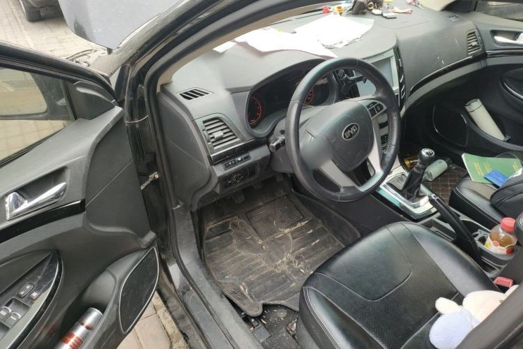 Used BYD Surui 2012 1.5L Manual Comfort Edition Driver Seat