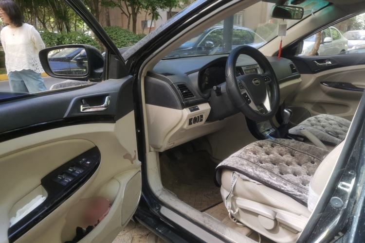 Used BYD Surui 2012 1.5L Manual Luxury Version Driver Seat