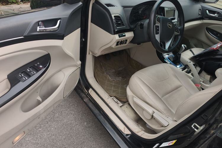 Used BYD Surui 2012 1.5L Manual Luxury Version Driver Seat