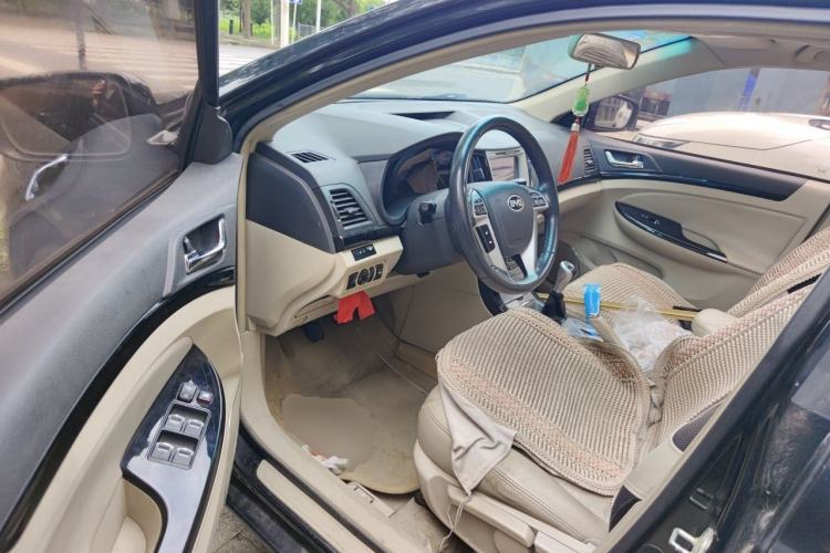 Used BYD Surui 2012 1.5L Manual Luxury Version Driver Seat