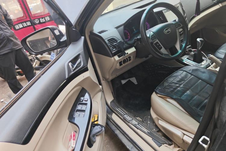 Used BYD Surui 2012 1.5L Manual Luxury Version Driver Seat