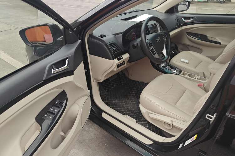 Used BYD Surui 2012 1.5TID Automatic Luxury Version Driver Seat