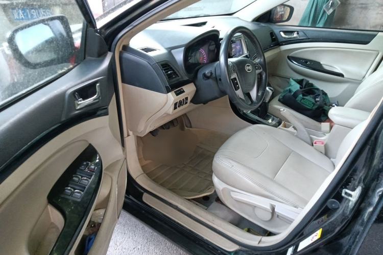 Used BYD Surui 2012 1.5L Manual Luxury Version Driver Seat