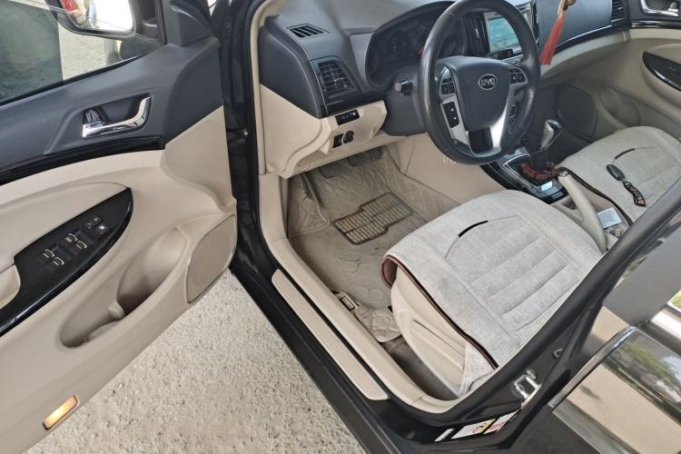 Used BYD Surui 2012 1.5L Manual Luxury Version Driver Seat