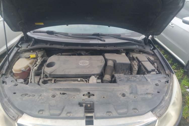 Used BYD Surui 2012 1.5TID Automatic Luxury Version Engine Bay