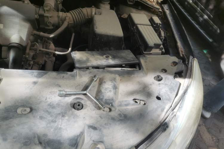 Used BYD Surui 2012 1.5L Manual Luxury Version Engine Bay Left