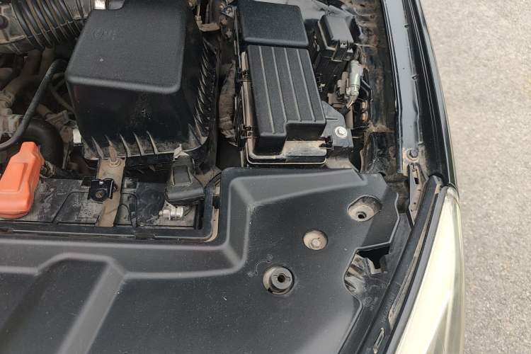 Used BYD Surui 2012 1.5L Manual Luxury Version Engine Bay Left