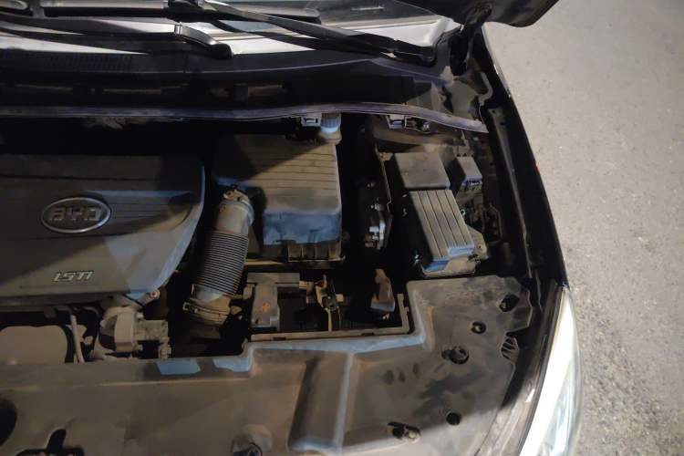 Used BYD Surui 2012 1.5TID Automatic Luxury Version Engine Bay Left