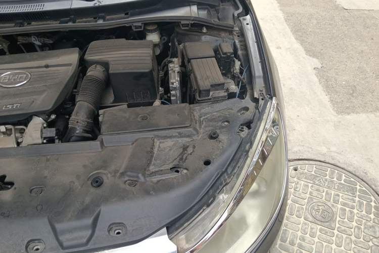Used BYD Surui 2012 1.5TID Automatic Luxury Version Engine Bay Left