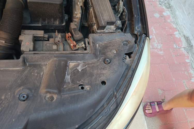 Used BYD Surui 2012 1.5TI Manual Luxury Version Engine Bay Left