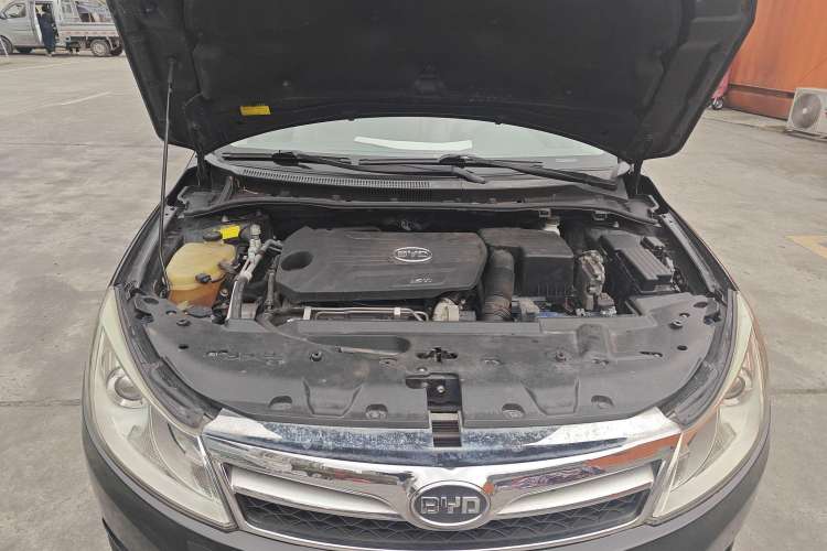 Used BYD Surui 2012 1.5TID Automatic Luxury Version Engine Bay