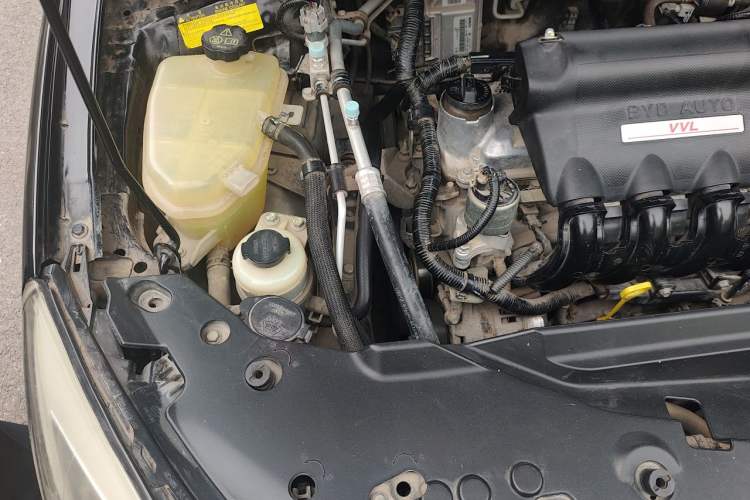 Used BYD Surui 2012 1.5L Manual Luxury Version Engine Bay Right