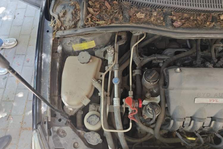 Used BYD Surui 2012 1.5L Manual Luxury Version Engine Bay Right