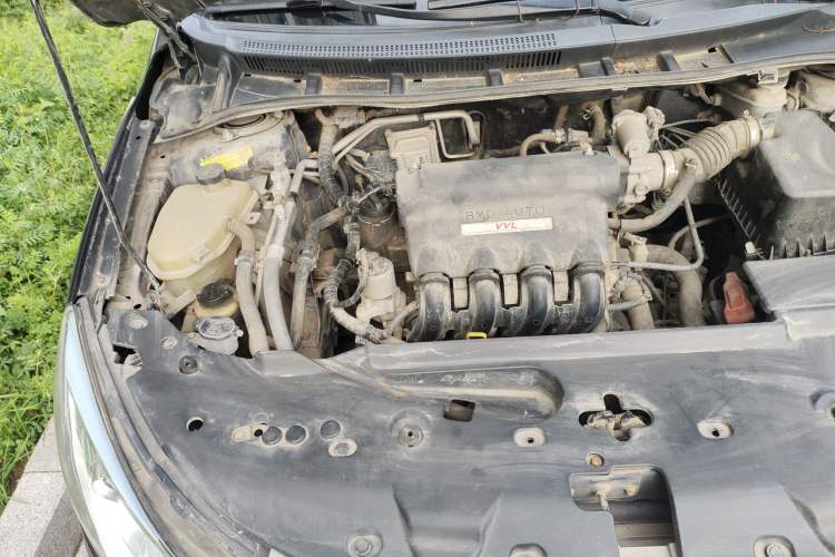 Used BYD Surui 2012 1.5L Manual Luxury Version Engine Bay Right