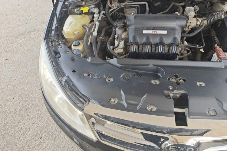Used BYD Surui 2012 1.5L Manual Luxury Version Engine Bay Right