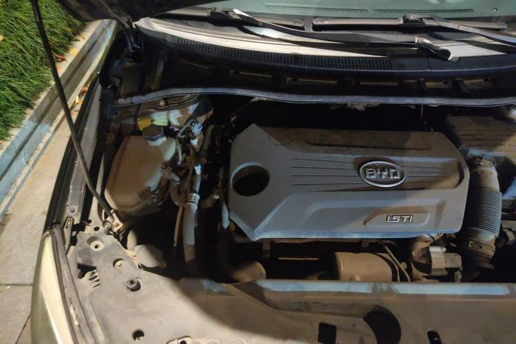 Used BYD Surui 2012 1.5TID Automatic Luxury Version Engine Bay Right