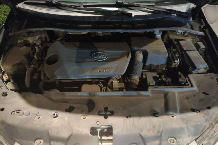 Used BYD Surui 2012 1.5TID Automatic Luxury Version Engine Bay