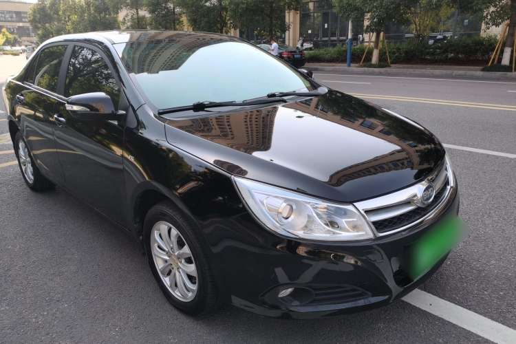 Used BYD Surui 2012 1.5L Manual Luxury Version Front Right 45 Deg