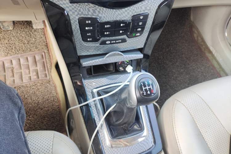 Used BYD Surui 2012 1.5L Manual Luxury Version Gear Lever