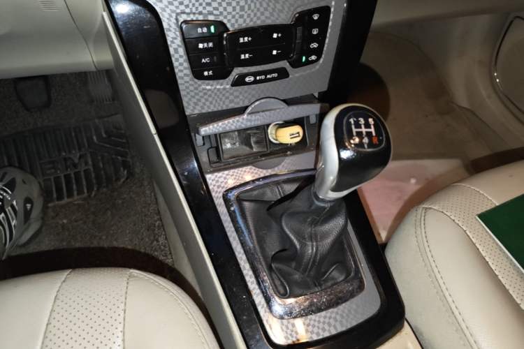 Used BYD Surui 2012 1.5L Manual Luxury Version Gear Lever