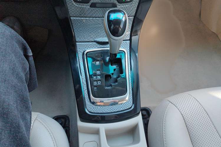 Used BYD Surui 2012 1.5TID Automatic Luxury Version Gear Lever