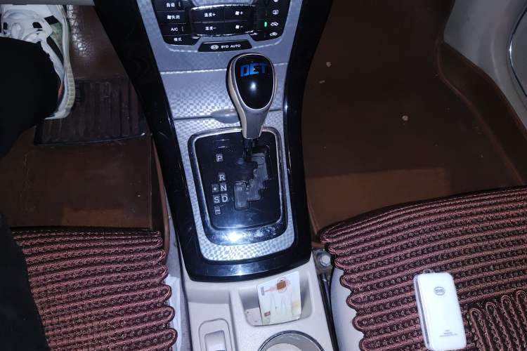 Used BYD Surui 2012 1.5TID Automatic Luxury Version Gear Lever