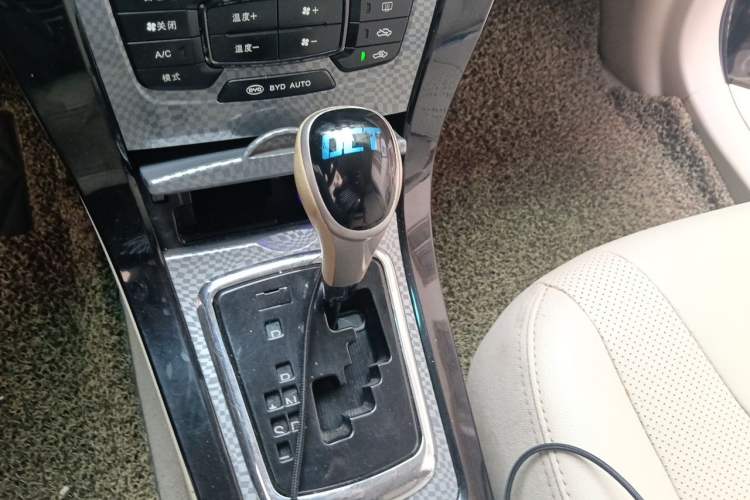 Used BYD Surui 2012 1.5TID Automatic Luxury Version Gear Lever