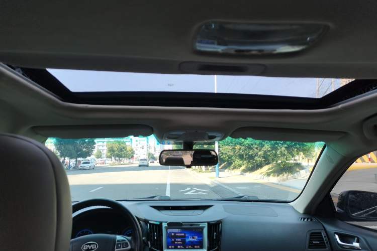 Used BYD Surui 2012 1.5L Manual Luxury Version Headliner