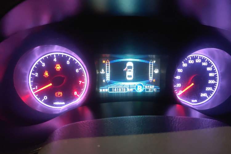 Used BYD Surui 2012 1.5TID Automatic Luxury Version Instrument Cluster
