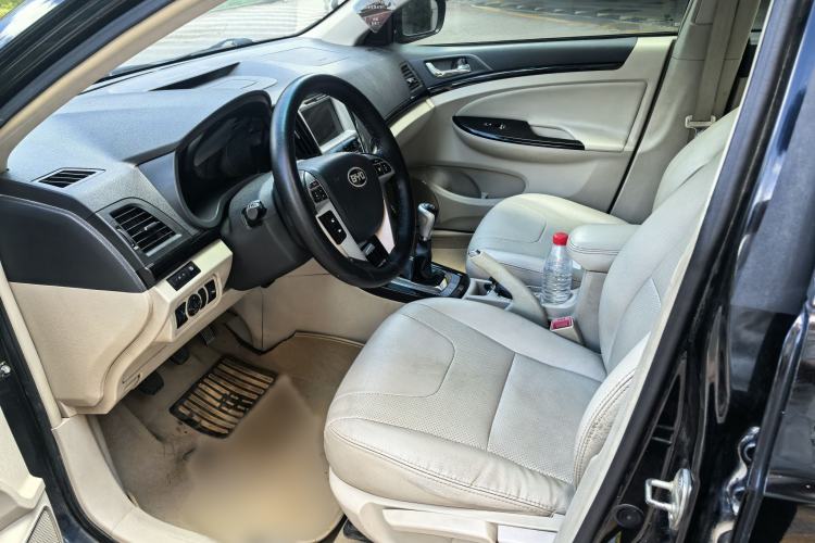 Used BYD Surui 2012 1.5L Manual Luxury Version Interior 1
