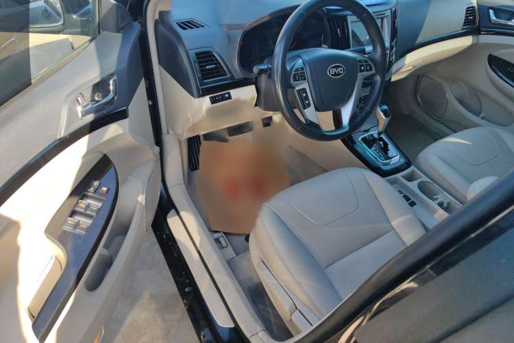 Used BYD Surui 2012 1.5TID Automatic Luxury Version Interior 2