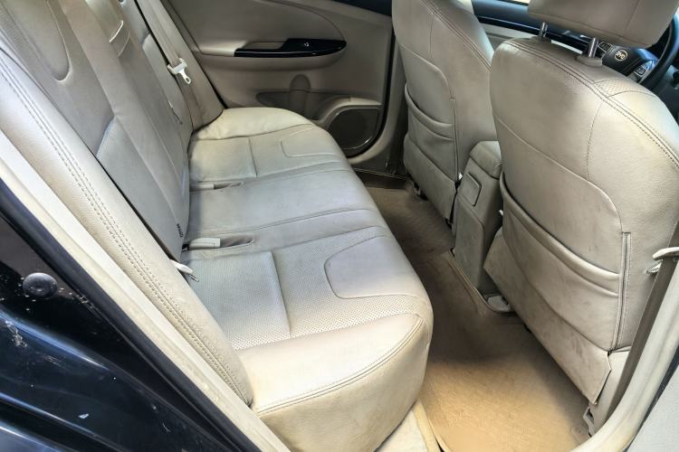 Used BYD Surui 2012 1.5L Manual Luxury Version Interior 3