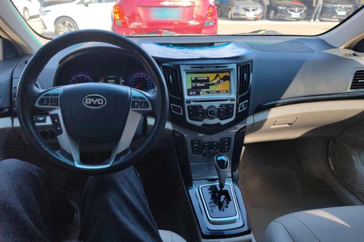 Used BYD Surui 2012 1.5TID Automatic Luxury Version Interior 3
