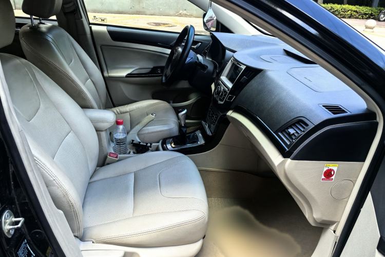 Used BYD Surui 2012 1.5L Manual Luxury Version Interior 4