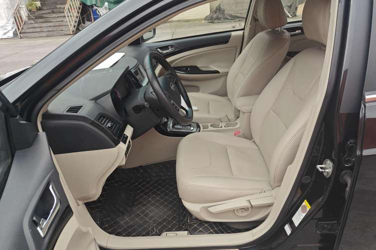 Used BYD Surui 2012 1.5TID Automatic Luxury Version Left Front Seat