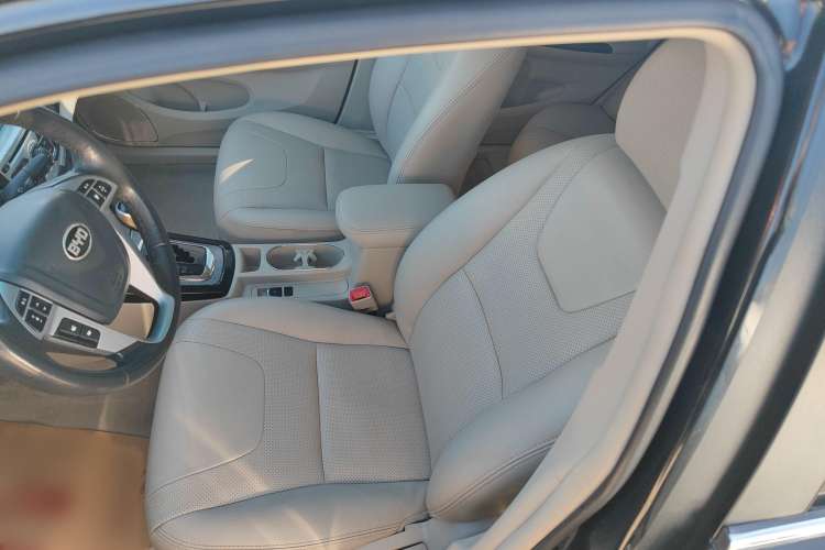 Used BYD Surui 2012 1.5TID Automatic Luxury Version Left Front Seat