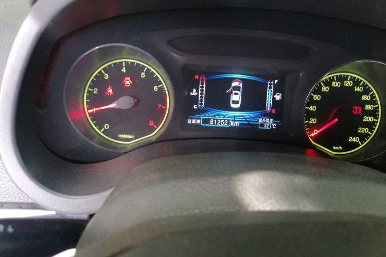 Used BYD Surui 2012 1.5L Manual Luxury Version Odometer Close Up
