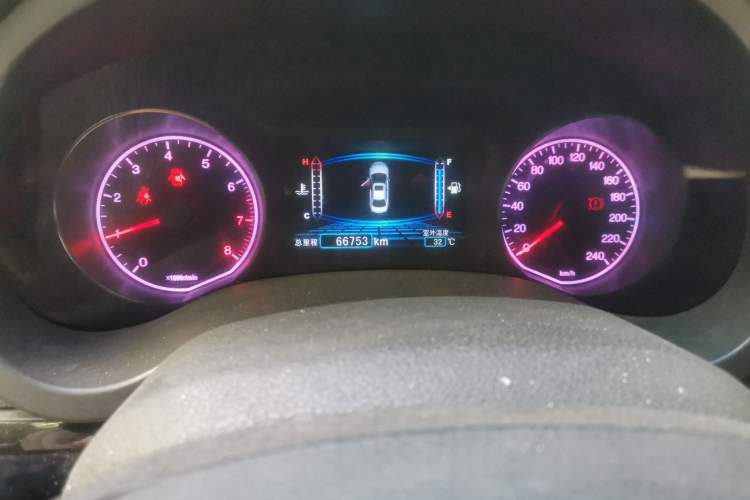 Used BYD Surui 2012 1.5L Manual Luxury Version Odometer Close Up