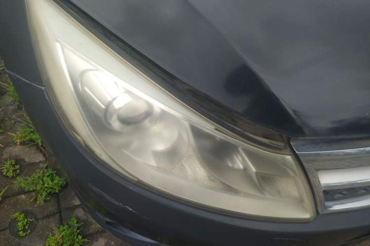 Used BYD Surui 2012 1.5TID Automatic Luxury Version Right Front Headlight