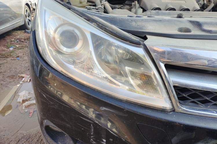 Used BYD Surui 2012 1.5L Manual Luxury Version Right Front Headlight