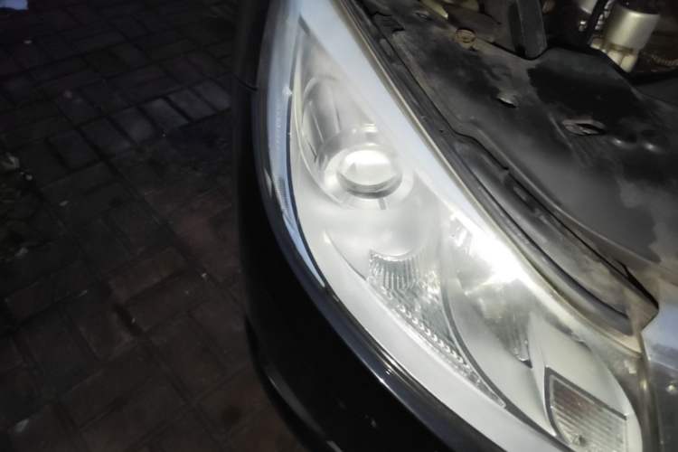 Used BYD Surui 2012 1.5L Manual Luxury Version Right Front Headlight