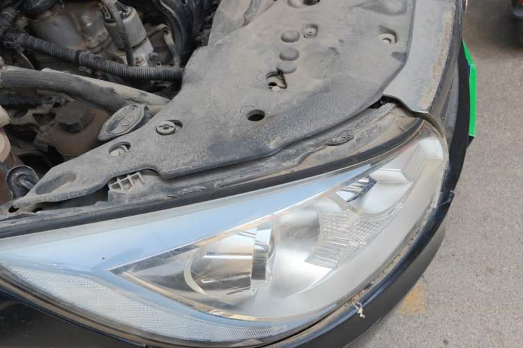 Used BYD Surui 2012 1.5L Manual Luxury Version Right Front Headlight