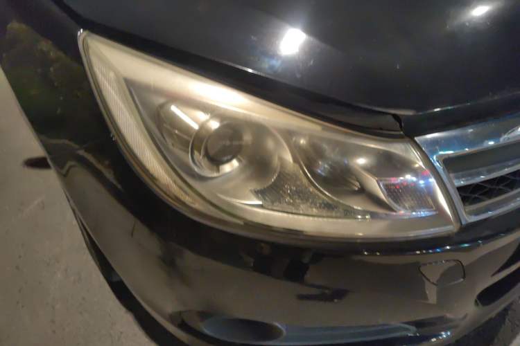 Used BYD Surui 2012 1.5TID Automatic Luxury Version Right Front Headlight