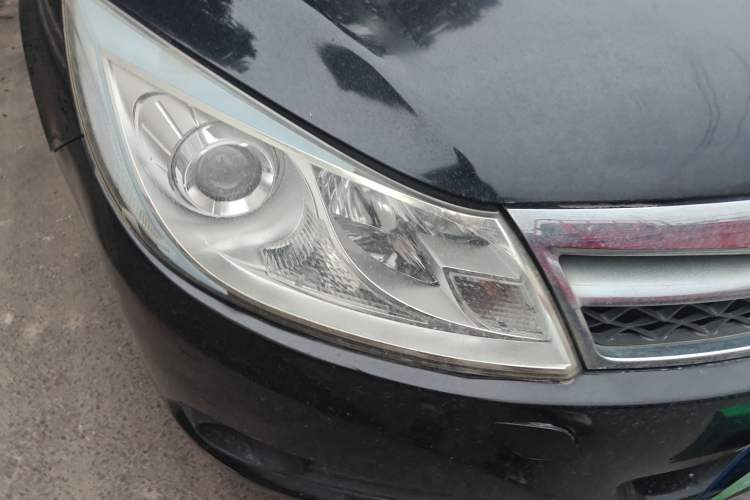 Used BYD Surui 2012 1.5L Manual Luxury Version Right Front Headlight