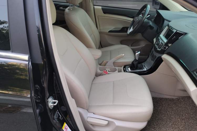 Used BYD Surui 2012 1.5L Manual Luxury Version Right Front Seat