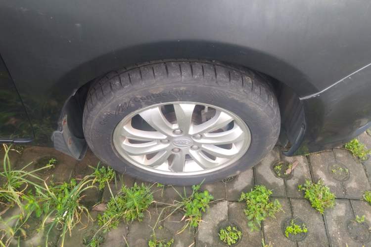 Used BYD Surui 2012 1.5TID Automatic Luxury Version Right Front Wheel Hub